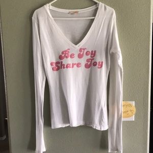 C&C Women’s “Be Joy Share Joy” Graphic V-Neck Top